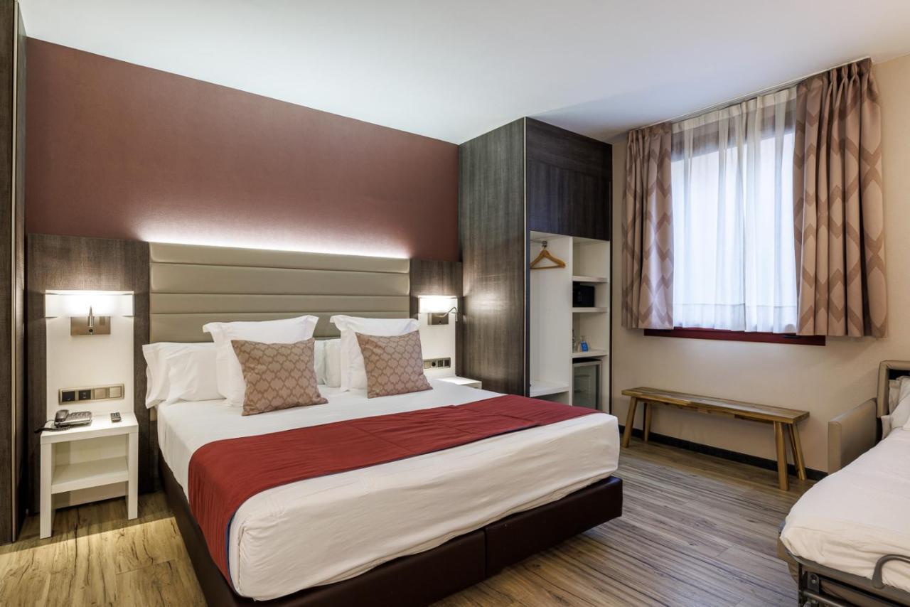 Hotel Ronda Lesseps Barcelona Szoba fotó