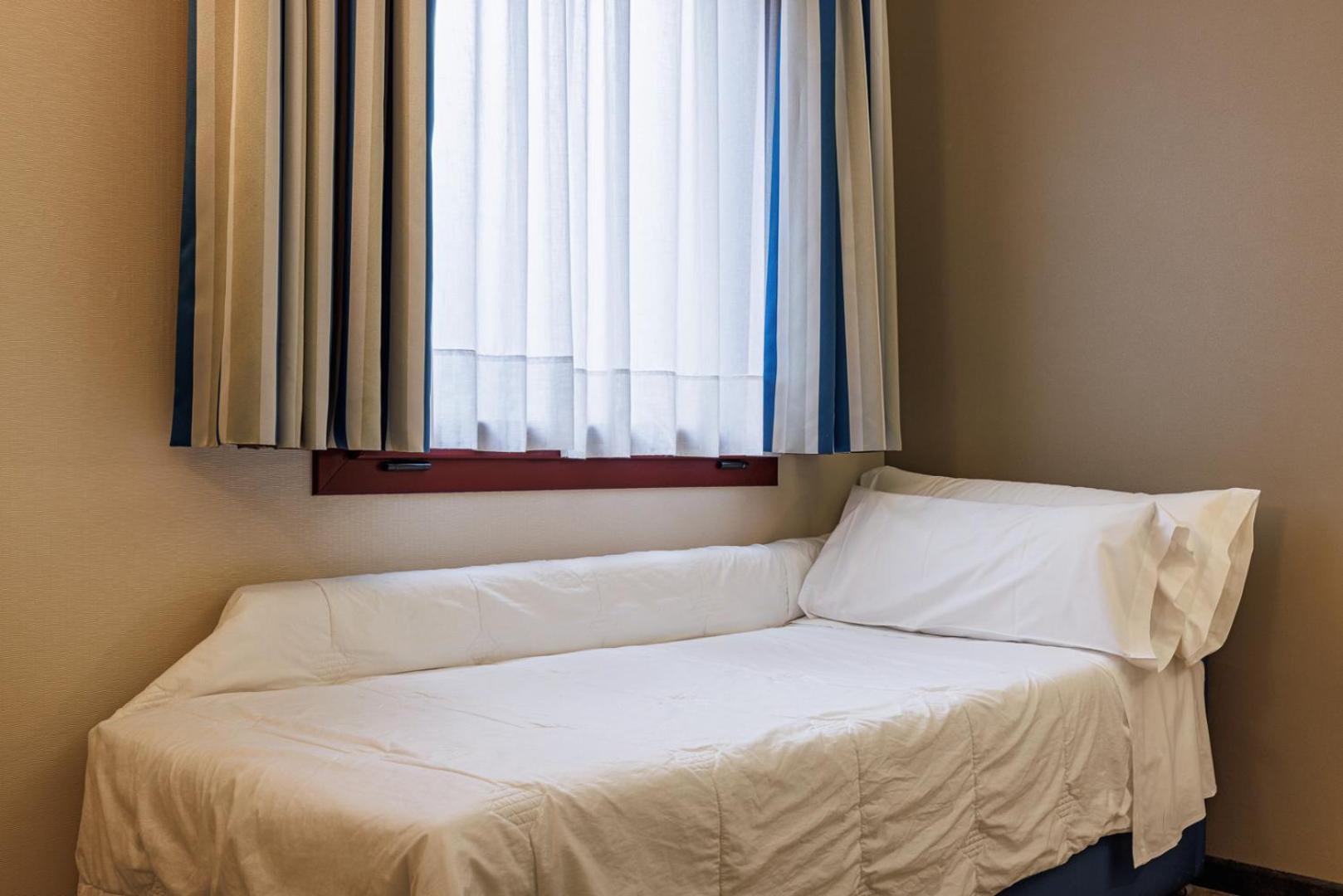 Hotel Ronda Lesseps Barcelona Szoba fotó